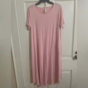 Zenana Outfitters Pink Midi Dress!!